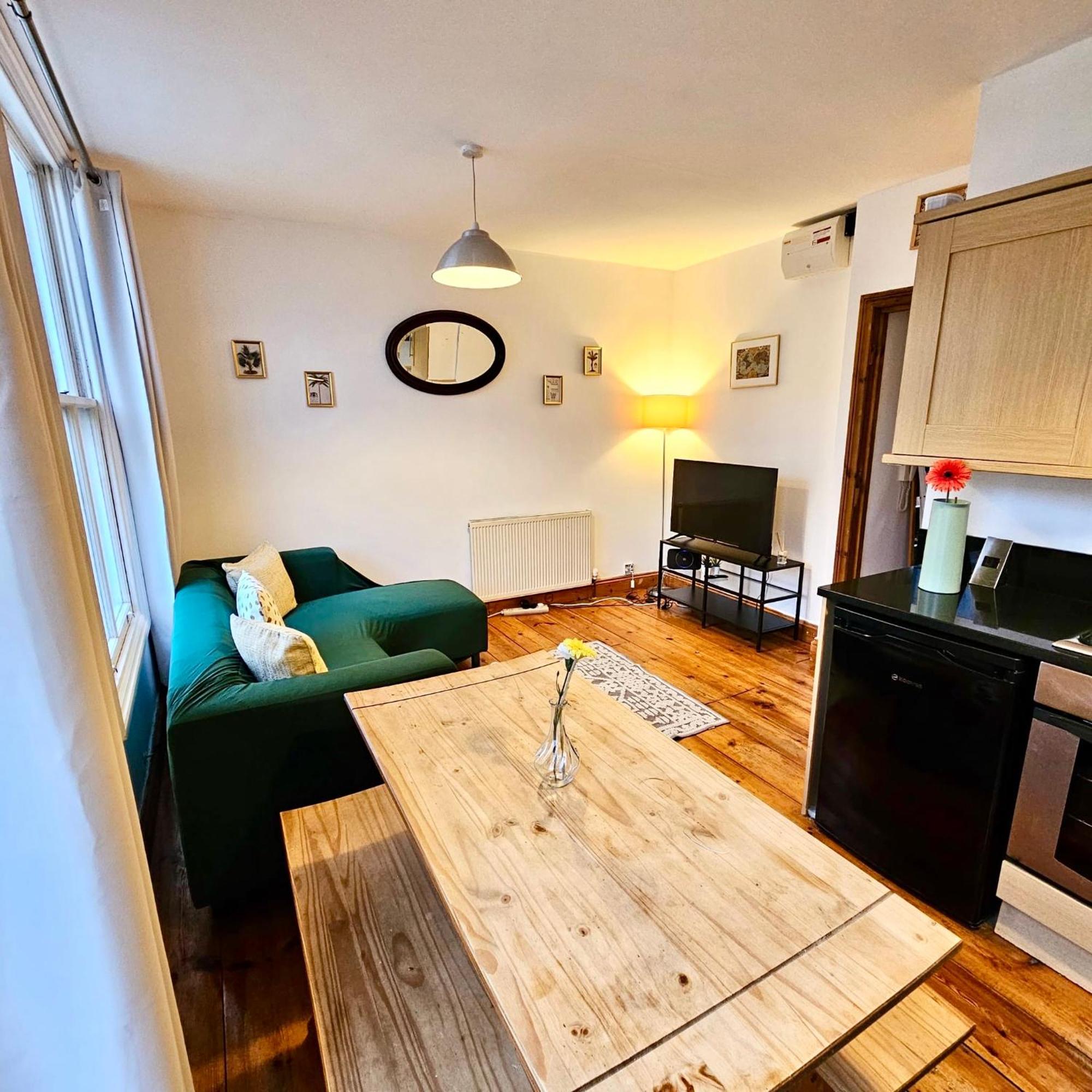 לונדון Lovely 1 Bed Apartment 2 Min To Station מראה חיצוני תמונה